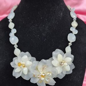 Elegant Floral Necklace with White and Gold Accents